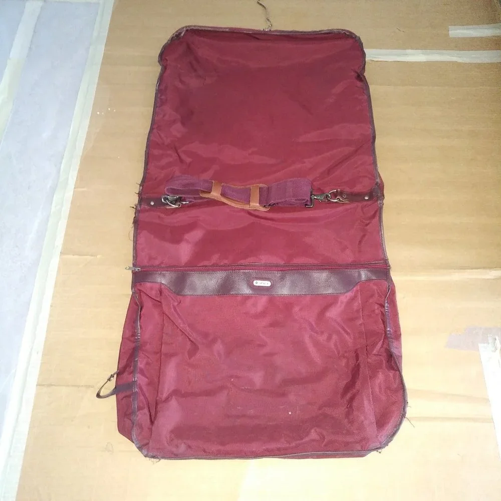 SAMSONITE BURGUNDY GARMENT BAG